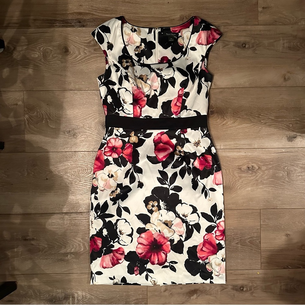 Gorgeous White House Black Market Floral Silky Cap Sleeve Sheath Dress Size 10